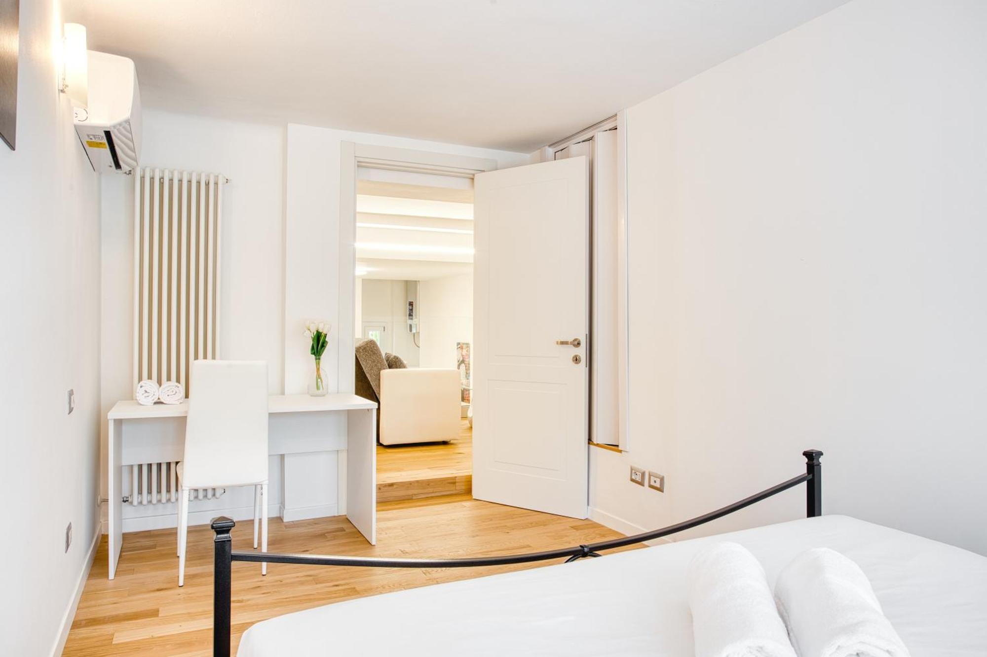 Walk To Navigli - Via Gola - 2 Bedrooms Apt Milão Exterior foto